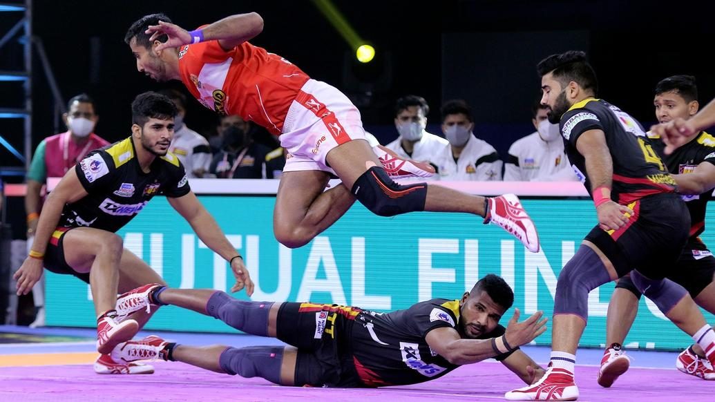 Match 9: GGvBLR | Photo Gallery Match 9: GGvBLR | Photo Gallery