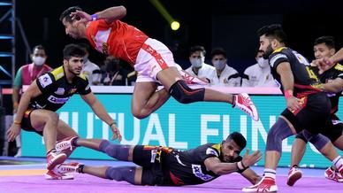Match 9: GGvBLR | Photo Gallery Match 9: GGvBLR | Photo Gallery