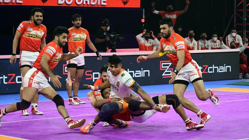 Ajay Kumar’s buzzer raid vs Puneri Paltan keeps Gujarat Giants afloat for Pro Kabaddi playoffs Ajay Kumar’s buzzer raid vs Puneri Paltan keeps Gujarat Giants afloat for Pro Kabaddi playoffs