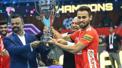 akshay-bhangre-the-dazzling-captain-of-gujarat-giants-ukkl-team.Click to read full article.