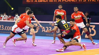 Match 9: GGvBLR | Photo Gallery Match 9: GGvBLR | Photo Gallery