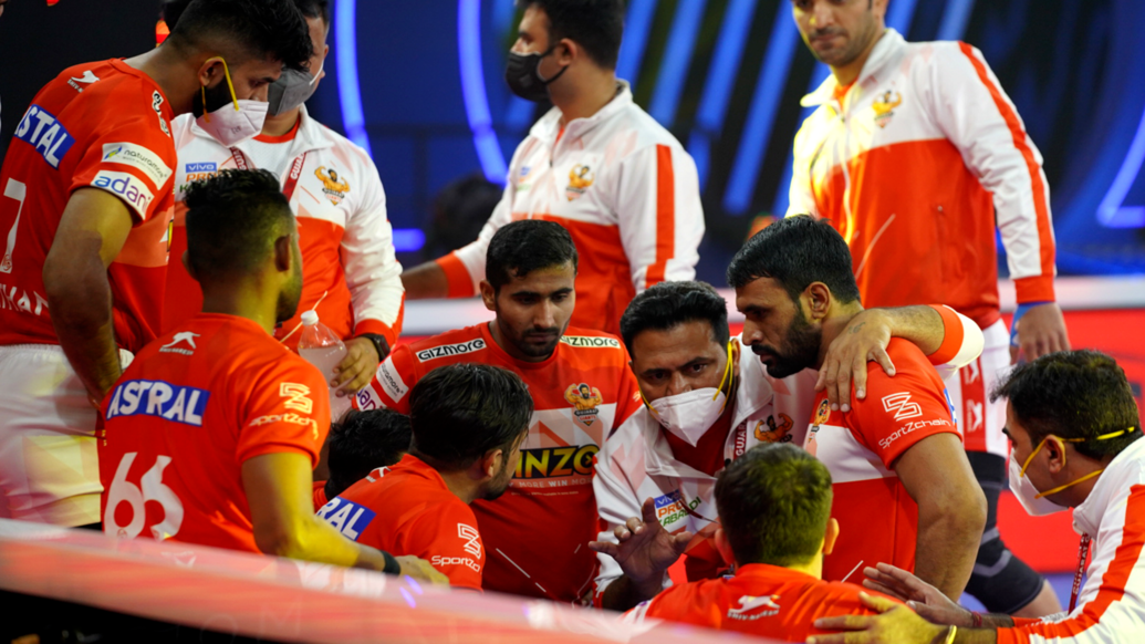 Match 9: GGvBLR | Photo Gallery Match 9: GGvBLR | Photo Gallery