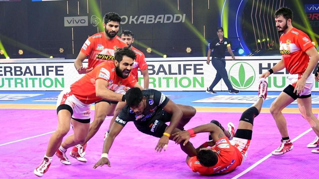Ajay Kumar’s last-minute heroics help Gujarat Giants tie against U Mumba Ajay Kumar’s last-minute heroics help Gujarat Giants tie against U Mumba